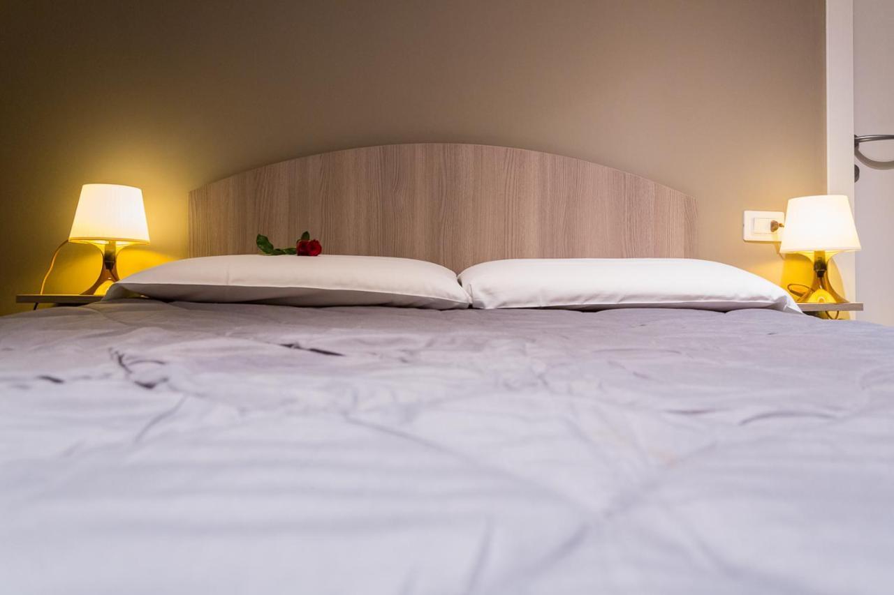 Hh Hermoso Housing Alessandria Bagian luar foto